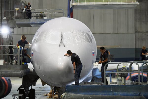 Покраска самолета Sukhoi Superjet 100 в ливрею авиакомпании Аэрофлот Покраска самолета Sukhoi Superjet 100 в ливрею авиакомпании Аэрофлот