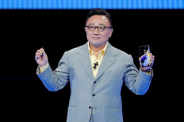 Генеральный директор Samsung Донг Джинг Ко на презентации Galaxy Unpacked в Нью-Йорке Генеральный директор Samsung Донг Джинг Ко на презентации Galaxy Unpacked в Нью-Йорке