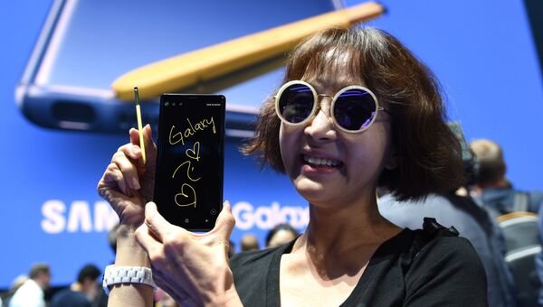 Люди на презентации Galaxy Unpacked в Нью-Йорке Люди на презентации Galaxy Unpacked в Нью-Йорке