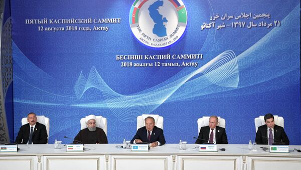 Президент РФ Владимир Путин во время заявления по итогам саммита глав государств-участников V Каспийского саммита в Актау. 12 августа 2018 Президент РФ Владимир Путин во время заявления по итогам саммита глав государств-участников V Каспийского саммита в Актау. 12 августа 2018