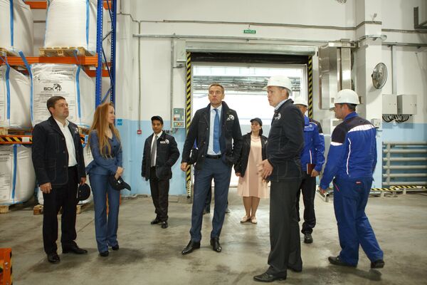 Заместитель главы Минпромторга РФ Виктор Евтухов во время посещения завода Башкирской содовой компании Заместитель главы Минпромторга РФ Виктор Евтухов во время посещения завода Башкирской содовой компании