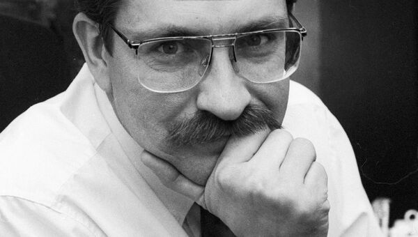 Тележурналист Влад Листьев. Архивное фото Тележурналист Влад Листьев. Архивное фото