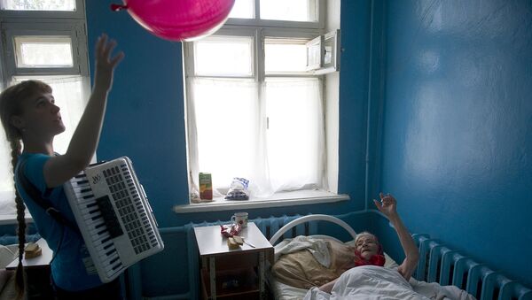 Очень много людей вовлечено в помощь обездоленным - это происходит от желания окунуться во что-то доброе Очень много людей вовлечено в помощь обездоленным - это происходит от желания окунуться во что-то доброе