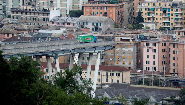 На месте обрушения автомобильного моста в Генуе, Италия На месте обрушения автомобильного моста в Генуе, Италия