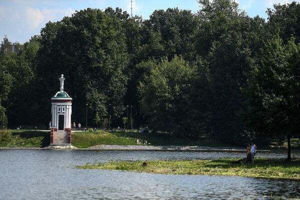 Беседка у воды Беседка у воды