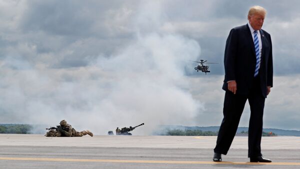 Президент США Дональд Трамп на военной базе Форт-Драм в штате Нью-Йорк. 13 августа 2018 Президент США Дональд Трамп на военной базе Форт-Драм в штате Нью-Йорк. 13 августа 2018
