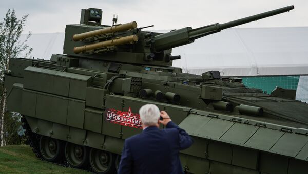 Перспективная российская боевая бронированная машина на базе универсальной гусеничной платформы Армата Т-15 на форуме Армия-2018 в Кубинке Перспективная российская боевая бронированная машина на базе универсальной гусеничной платформы Армата Т-15 на форуме Армия-2018 в Кубинке