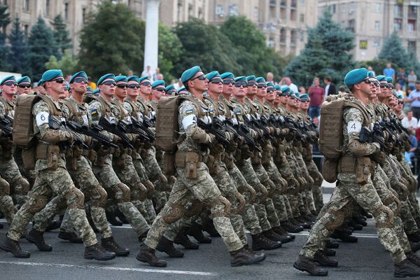 Морские пехотинцы на репетиции военного парада в честь 27-ой годовщины Независимости Украины в центре Киева Морские пехотинцы на репетиции военного парада в честь 27-ой годовщины Независимости Украины в центре Киева