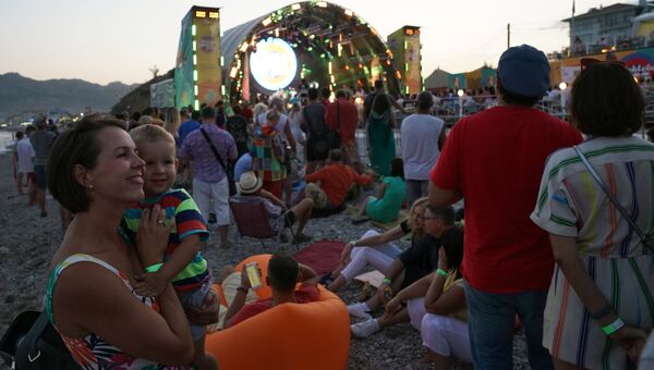 Зрители на 16-м международном музыкальном фестивале Koktebel Jazz Party Зрители на 16-м международном музыкальном фестивале Koktebel Jazz Party