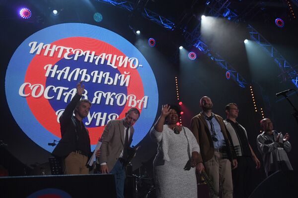 Участники International Jazz Ensemble Якова Окуня во время выступления на 16-м международном музыкальном фестивале Koktebel Jazz Party Участники International Jazz Ensemble Якова Окуня во время выступления на 16-м международном музыкальном фестивале Koktebel Jazz Party