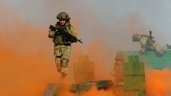 Военнослужащие во время генеральной репетиции показа возможностей вооружения и военной техники на Международном военно-техническом форуме ЮВО «Армия-2018» на полигоне Кадамовский в Ростовской области Военнослужащие во время генеральной репетиции показа возможностей вооружения и военной техники на Международном военно-техническом форуме ЮВО «Армия-2018» на полигоне Кадамовский в Ростовской области