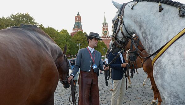 Конная ассоциация Кордовы (Испания) перед началом генеральной репетиции церемонии открытия XI Международного военно-музыкального фестиваля Спасская башня на Красной площади в Москве Конная ассоциация Кордовы (Испания) перед началом генеральной репетиции церемонии открытия XI Международного военно-музыкального фестиваля Спасская башня на Красной площади в Москве