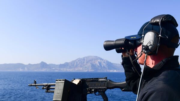 Американский военный на борту эсминца ВМС США Ross у берегов Испании в Средиземном море. 17 августа 2018 Американский военный на борту эсминца ВМС США Ross у берегов Испании в Средиземном море. 17 августа 2018