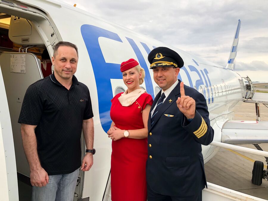 Греция. Аэропорт Салоники. Антон Шкаплеров с экипажем самолета Ellinair Греция. Аэропорт Салоники. Антон Шкаплеров с экипажем самолета Ellinair