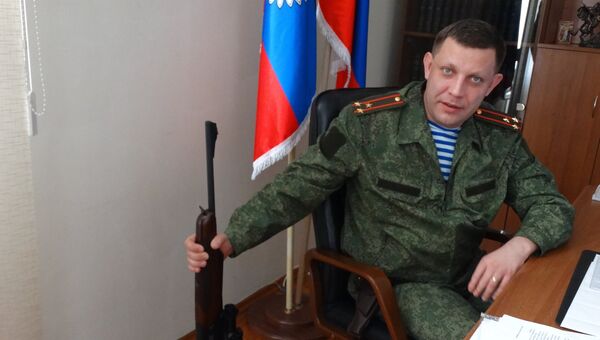 Глава Донецкой народной республики Александр Захарченко во время интервью журналистам Глава Донецкой народной республики Александр Захарченко во время интервью журналистам