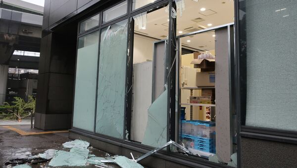Последствия прохождения тайфуна Джеби в Японии Последствия прохождения тайфуна Джеби в Японии