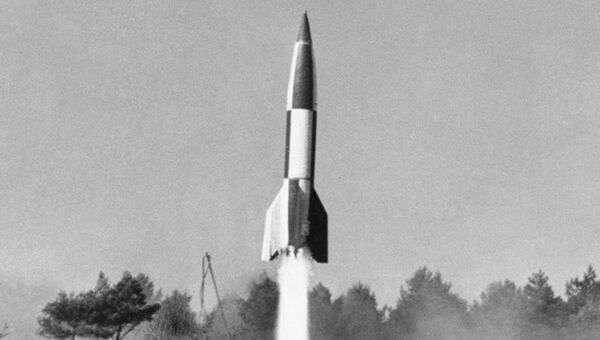Испытания первой советской дальнобойной баллистической ракеты Р-1 Испытания первой советской дальнобойной баллистической ракеты Р-1