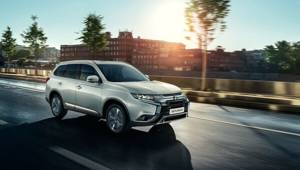 Автомобиль Mitsubishi Outlander. Архивное фото Автомобиль Mitsubishi Outlander. Архивное фото