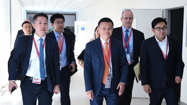 Основатель Alibaba Джек Ма (в центре) на IV Восточном экономическом форуме во Владивостоке Основатель Alibaba Джек Ма (в центре) на IV Восточном экономическом форуме во Владивостоке