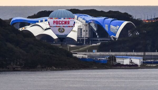 Тепловой аэростат Россия совершает перелет через пролив Босфор Восточный с северной части острова Русский во Владивосток в честь открытия IV Восточного экономического форума Тепловой аэростат Россия совершает перелет через пролив Босфор Восточный с северной части острова Русский во Владивосток в честь открытия IV Восточного экономического форума