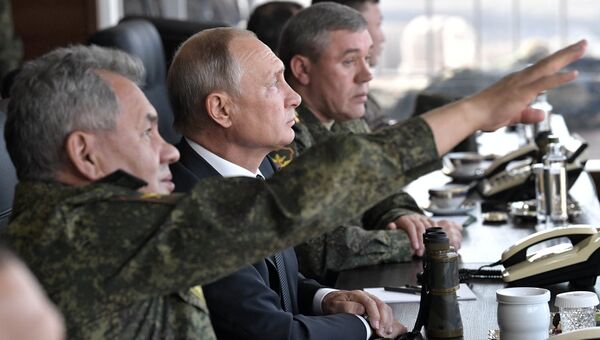Верховный главнокомандующий ВС РФ, президент РФ Владимир Путин наблюдает за ходом военных маневров российских, монгольских и китайских вооруженных сил Восток-2018 Верховный главнокомандующий ВС РФ, президент РФ Владимир Путин наблюдает за ходом военных маневров российских, монгольских и китайских вооруженных сил Восток-2018