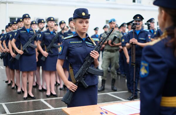 Курсанты Краснодарского высшего военного авиационного училища летчиков имени Героя Советского Союза А. К. Серова на церемонии принятия присяги Курсанты Краснодарского высшего военного авиационного училища летчиков имени Героя Советского Союза А. К. Серова на церемонии принятия присяги