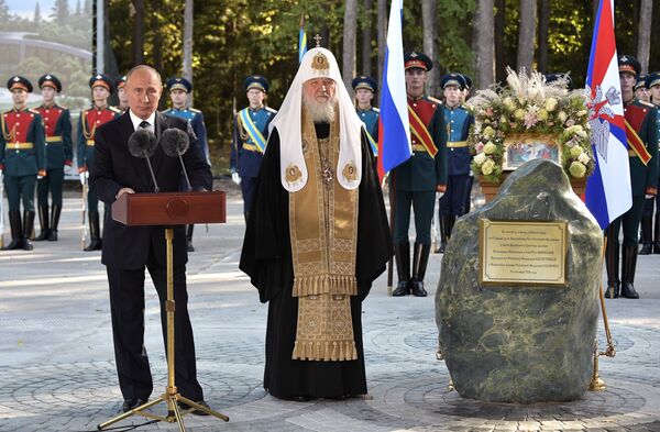 Президент РФ Владимир Путин выступает на торжественной церемонии освящения закладного камня главного храма Вооружённых сил РФ на территории военно-патриотического парка «Патриот» Президент РФ Владимир Путин выступает на торжественной церемонии освящения закладного камня главного храма Вооружённых сил РФ на территории военно-патриотического парка «Патриот»