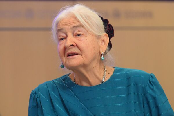 Мать Олеся Бузины, председатель жюри конкурса Валентина Бузина во время пресс-конференции в Международном мультимедийном пресс-центре МИА Россия сегодня Мать Олеся Бузины, председатель жюри конкурса Валентина Бузина во время пресс-конференции в Международном мультимедийном пресс-центре МИА Россия сегодня