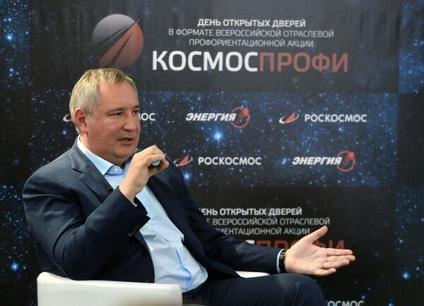 Генеральный директор государственной корпорации Роскосмос Дмитрий Рогозин во время встречи с будущими специалистами ракетно-космической отрасли в Королеве. 22 сентября 2018 Генеральный директор государственной корпорации Роскосмос Дмитрий Рогозин во время встречи с будущими специалистами ракетно-космической отрасли в Королеве. 22 сентября 2018