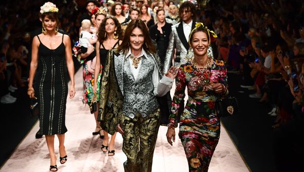 Показ коллекции Dolce & Gabbana. Архивное фото Показ коллекции Dolce & Gabbana. Архивное фото