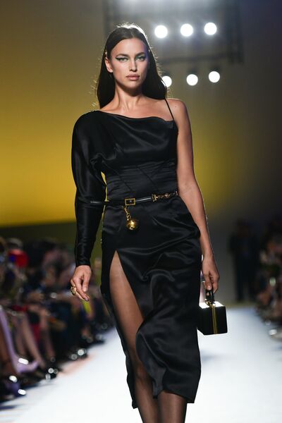 Показ коллекции Versace в рамках Недели моды в Милане Показ коллекции Versace в рамках Недели моды в Милане