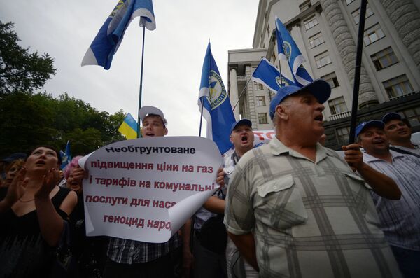 Участники всеукраинского марша протеста против повышения цен на газ и роста коммунальных тарифов Участники всеукраинского марша протеста против повышения цен на газ и роста коммунальных тарифов