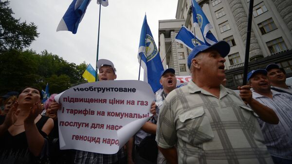 Участники всеукраинского марша протеста против повышения цен на газ и роста коммунальных тарифов Участники всеукраинского марша протеста против повышения цен на газ и роста коммунальных тарифов