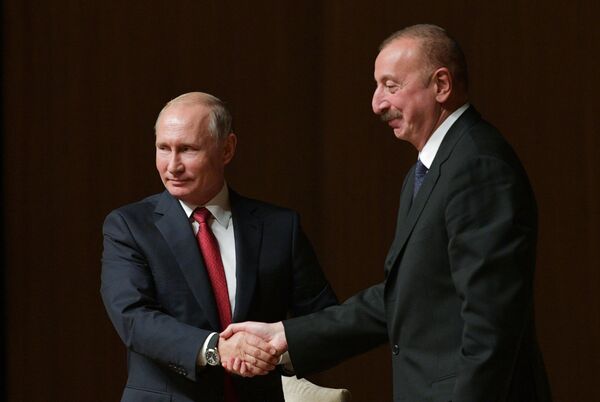 Президент РФ Владимир Путин и президент Азербайджана Ильхам Алиев на Девятом российско-азербайджанском межрегиональном форуме в Баку. 27 сентября 2018 Президент РФ Владимир Путин и президент Азербайджана Ильхам Алиев на Девятом российско-азербайджанском межрегиональном форуме в Баку. 27 сентября 2018