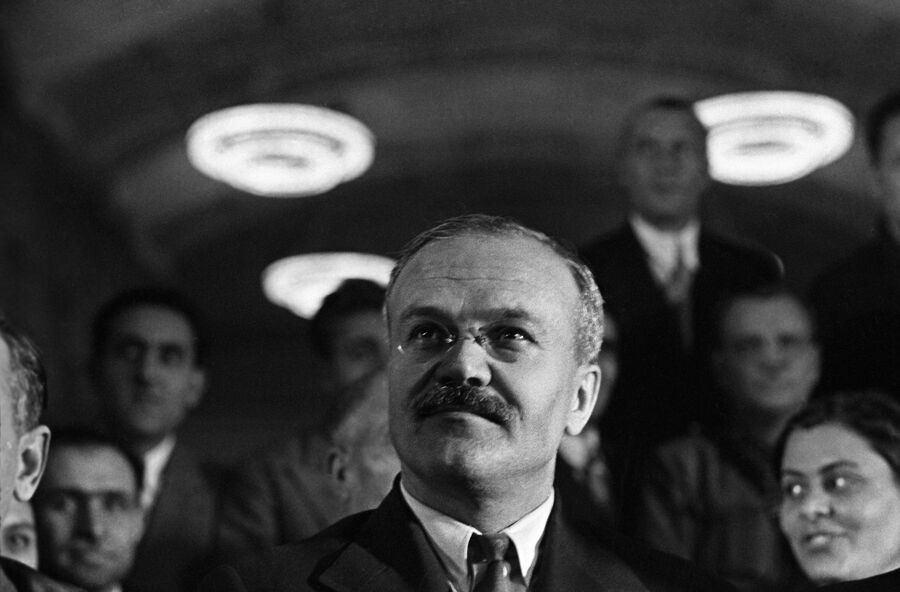 Председатель Совета Народных Комиссаров СССР Вячеслав Михайлович Молотов Председатель Совета Народных Комиссаров СССР Вячеслав Михайлович Молотов