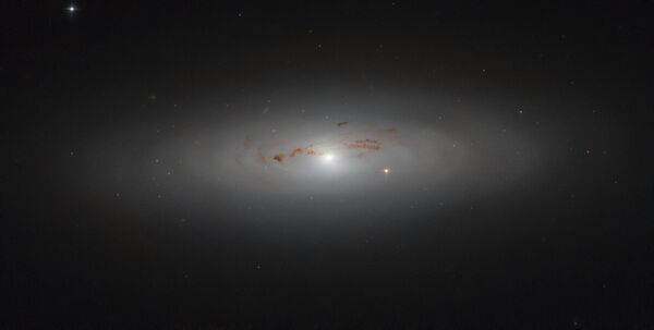 Галактика NGC 4036 в созвездии Большая Медведица Галактика NGC 4036 в созвездии Большая Медведица