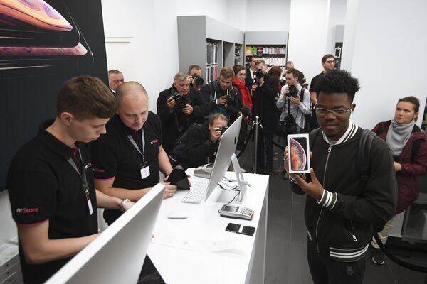 Старт продаж в России iPhone XS и XS Max в Москве Старт продаж в России iPhone XS и XS Max в Москве