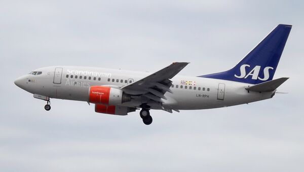 Самолет Boeing 737-600 авиакомпании SAS. Архивное фото Самолет Boeing 737-600 авиакомпании SAS. Архивное фото