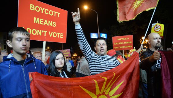 Оппозиционеры в центре города Скопье в день референдума о переименовании бывшей югославской Республики Македония в Республику Северная Македония. 30 сентября 2018 Оппозиционеры в центре города Скопье в день референдума о переименовании бывшей югославской Республики Македония в Республику Северная Македония. 30 сентября 2018