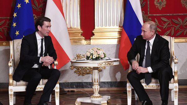 Президент РФ Владимир Путин и федеральный канцлер Австрийской Республики Себастиан Курц во время встречи. 3 октября 2018 Президент РФ Владимир Путин и федеральный канцлер Австрийской Республики Себастиан Курц во время встречи. 3 октября 2018