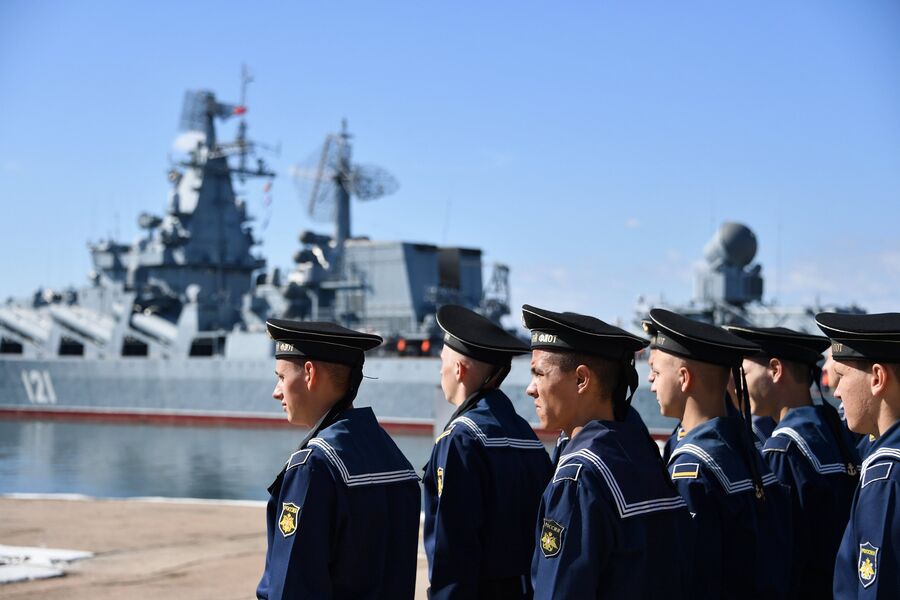 Церемония торжественной встречи фрегата Черноморского флота Адмирал Макаров, прибывшего в Севастополь после выполнения задач в Средиземном море Церемония торжественной встречи фрегата Черноморского флота Адмирал Макаров, прибывшего в Севастополь после выполнения задач в Средиземном море