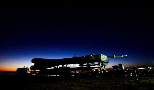 Вывоз ракеты-носителя Союз-ФГ с пилотируемым кораблем Союз МС-10 на стартовый стол первой Гагаринской стартовой площадки космодрома Байконур Вывоз ракеты-носителя Союз-ФГ с пилотируемым кораблем Союз МС-10 на стартовый стол первой Гагаринской стартовой площадки космодрома Байконур