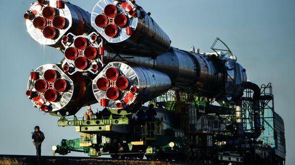 Вывоз ракеты-носителя Союз-ФГ с пилотируемым кораблем Союз МС-10 на стартовый стол первой Гагаринской стартовой площадки космодрома Байконур Вывоз ракеты-носителя Союз-ФГ с пилотируемым кораблем Союз МС-10 на стартовый стол первой Гагаринской стартовой площадки космодрома Байконур