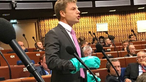 Выступление народного депутата Украины Алексея Гончаренко в резиновых перчатках на заседании ПАСЕ. 9 октября 2018 Выступление народного депутата Украины Алексея Гончаренко в резиновых перчатках на заседании ПАСЕ. 9 октября 2018
