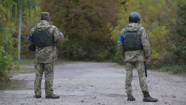 Оцепление района, где произошел взрыв на складе боеприпасов в Черниговской области. Архивное фото Оцепление района, где произошел взрыв на складе боеприпасов в Черниговской области. Архивное фото