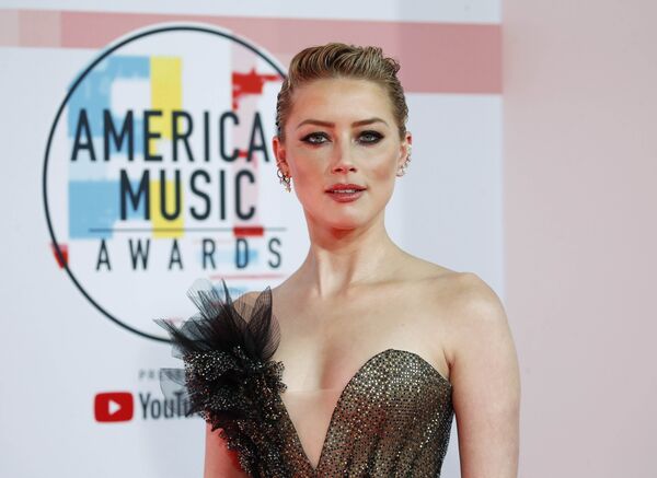 Эмбер Хёрд на церемонии награждения American Music Awards в Лос-Анджелесе Эмбер Хёрд на церемонии награждения American Music Awards в Лос-Анджелесе