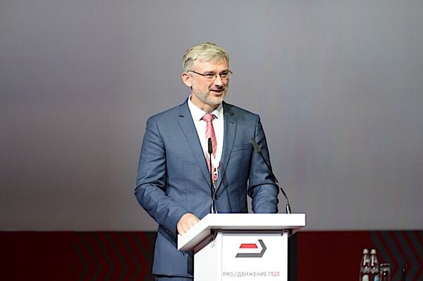 Министр транспорта РФ Евгений Дитрих на форуме Министр транспорта РФ Евгений Дитрих на форуме