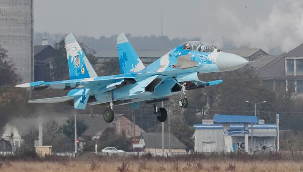 Истребитель Су-27 ВВС Украины во время многонациональных учений Чистое небо-2018 в Хмельницкой области. Архивное фото Истребитель Су-27 ВВС Украины во время многонациональных учений Чистое небо-2018 в Хмельницкой области. Архивное фото