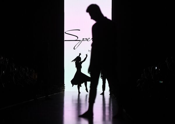 Демонстрация коллекции одежды Speranza Couture by Nadezda Yusupova в центральном выставочном зале Манеж в рамках Mercedes-Benz Fashion Week Russia Демонстрация коллекции одежды Speranza Couture by Nadezda Yusupova в центральном выставочном зале Манеж в рамках Mercedes-Benz Fashion Week Russia