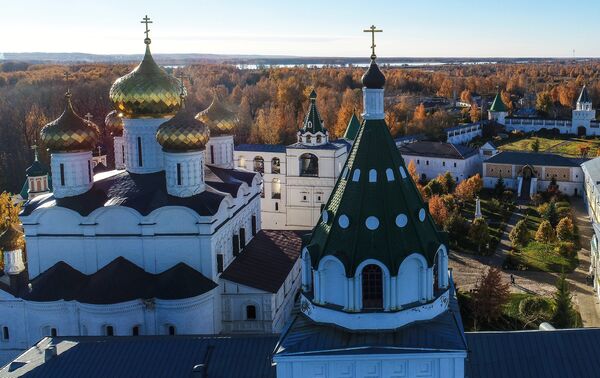Свято-Троицкий Ипатьевский монастырь в Костроме Свято-Троицкий Ипатьевский монастырь в Костроме